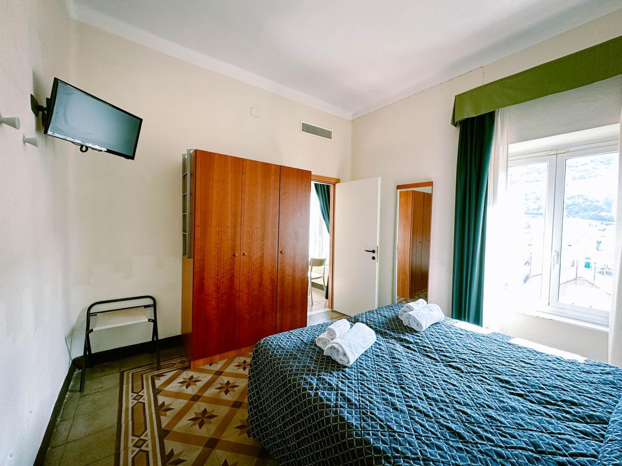 Hotel Bello By Ostello Bello Finale Ligure Room photo