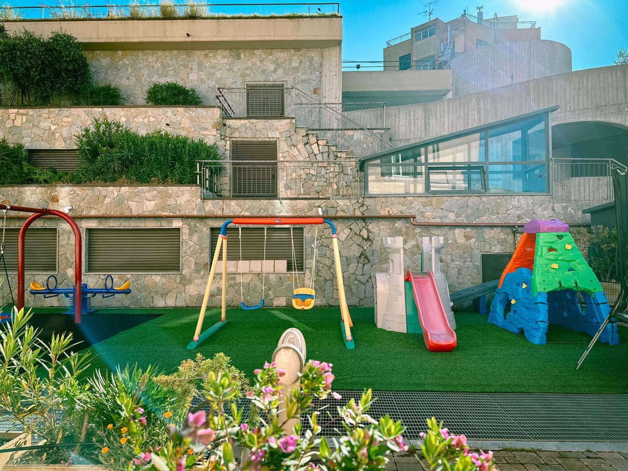 Hotel Bello By Ostello Bello Finale Ligure Exterior photo